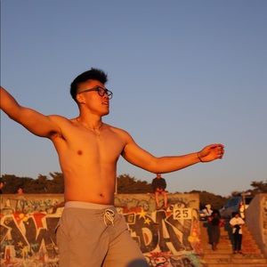 Meet your Posher, Tomo